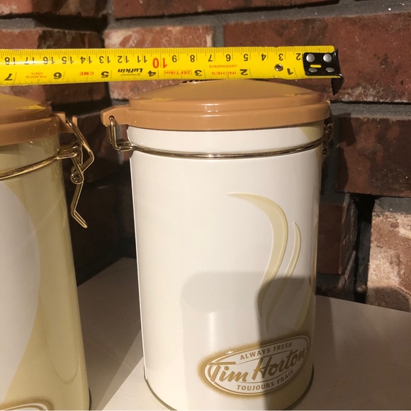 Tim Hortons-Set of 2 limited edition Tim coffee tins - Picture 3 of 7